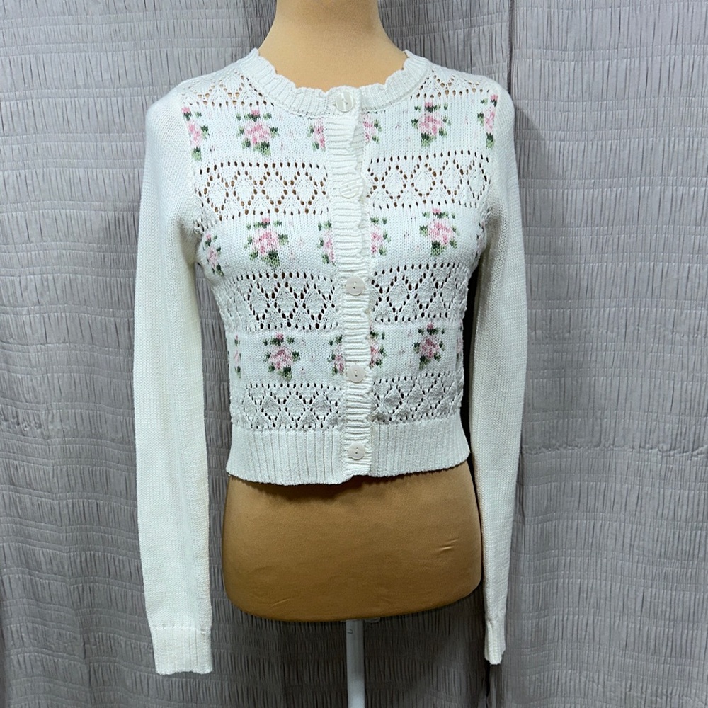 Freshman White Cropped Cardigan with Pink Floral Embroidery - Picture 6 of 9